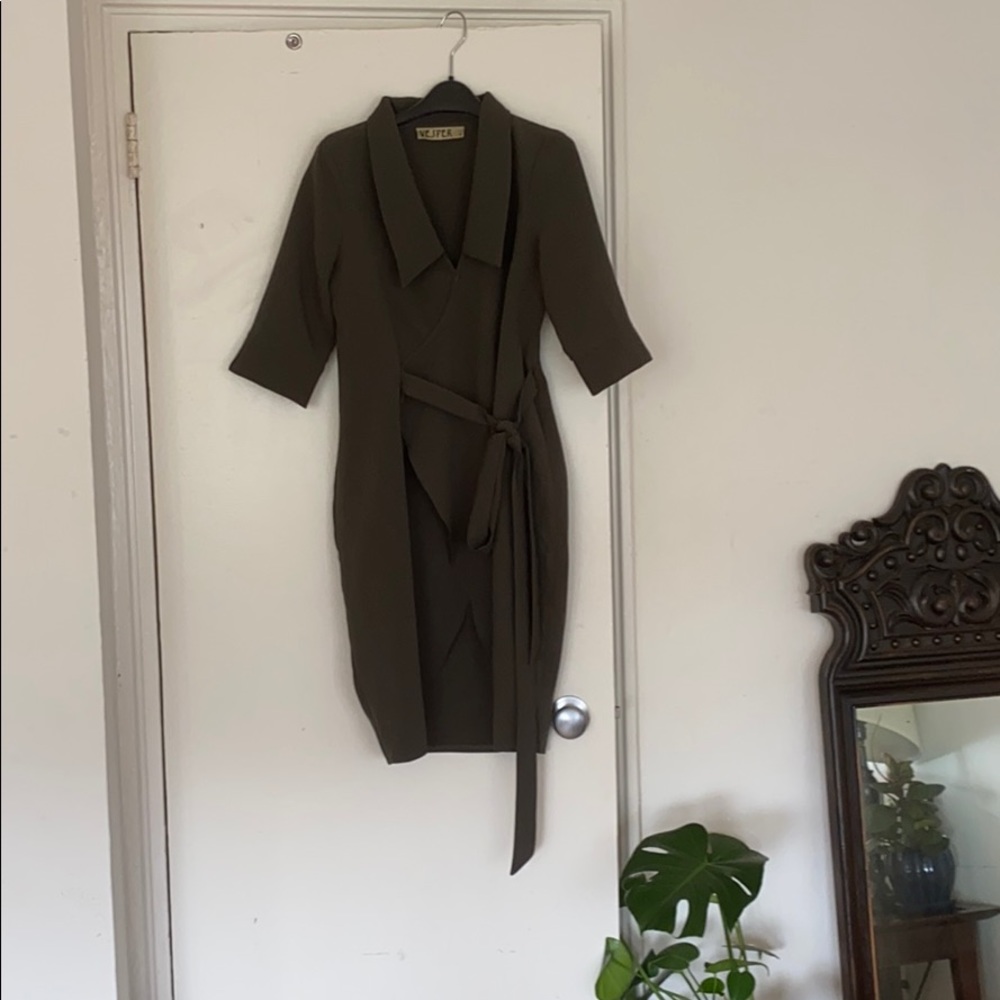Vesper Kaki green tailored casual chique dress.